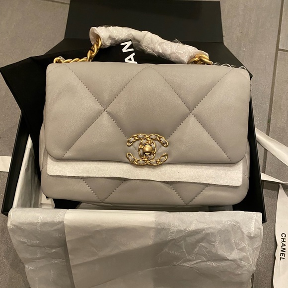 🤍Chanel19 Small grey bag🤍 - Picture 4 of 17